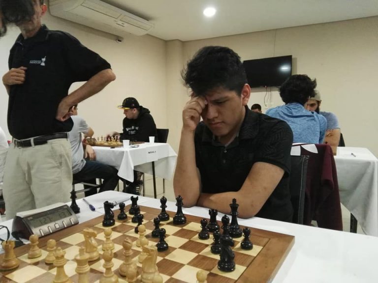 Lucas Coro nuevo rey del ajedrez sudamericano sub 20